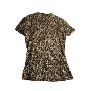 Leopard print mock neck tight fit shirt